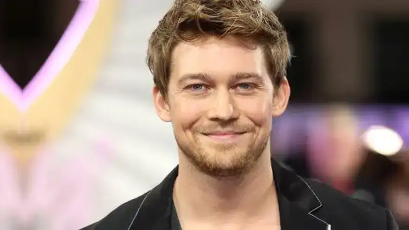 Joe Alwyn Height